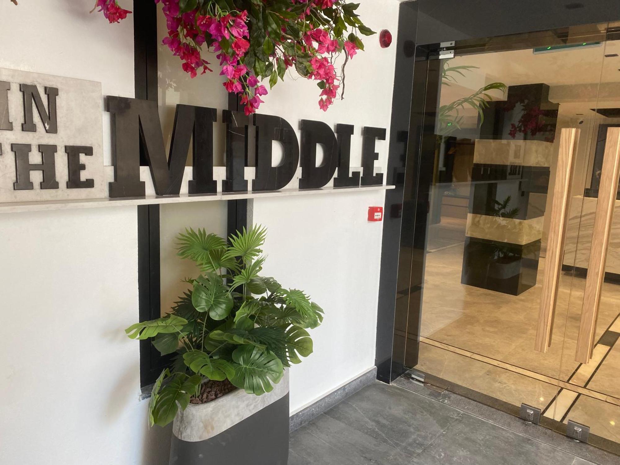 In The Middle Otel 3*
