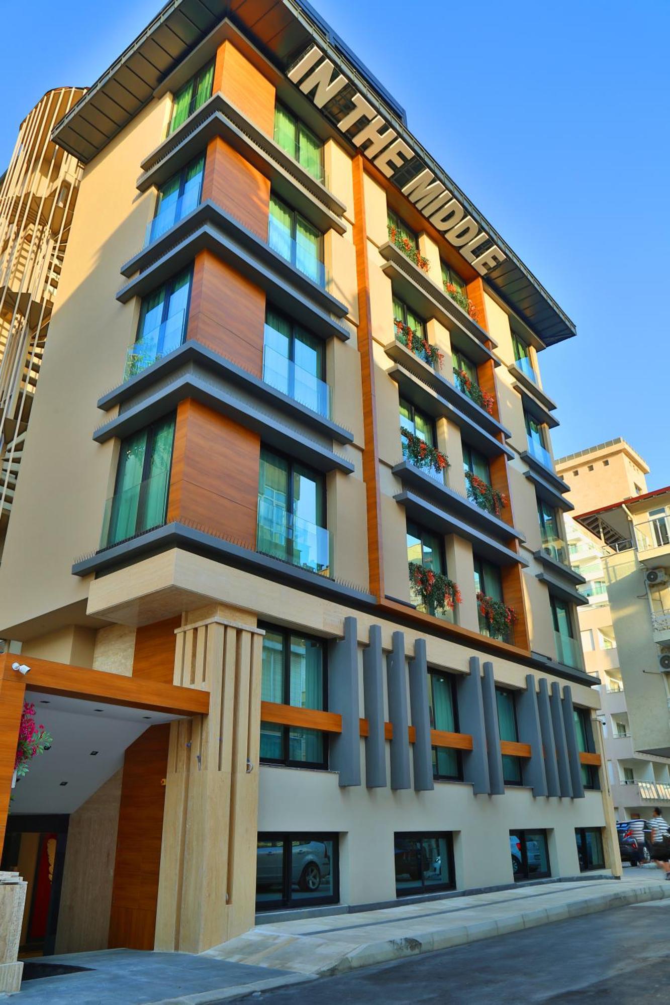Otel In The Middle 3*